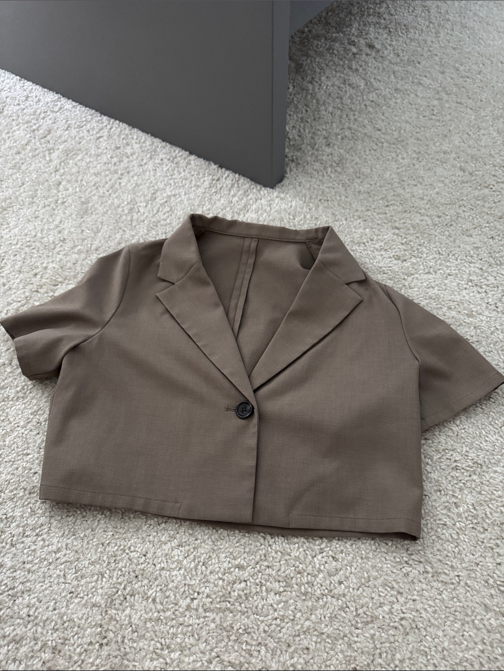 GU - Cropped Short-Sleeve Blazer Jacket - Brown